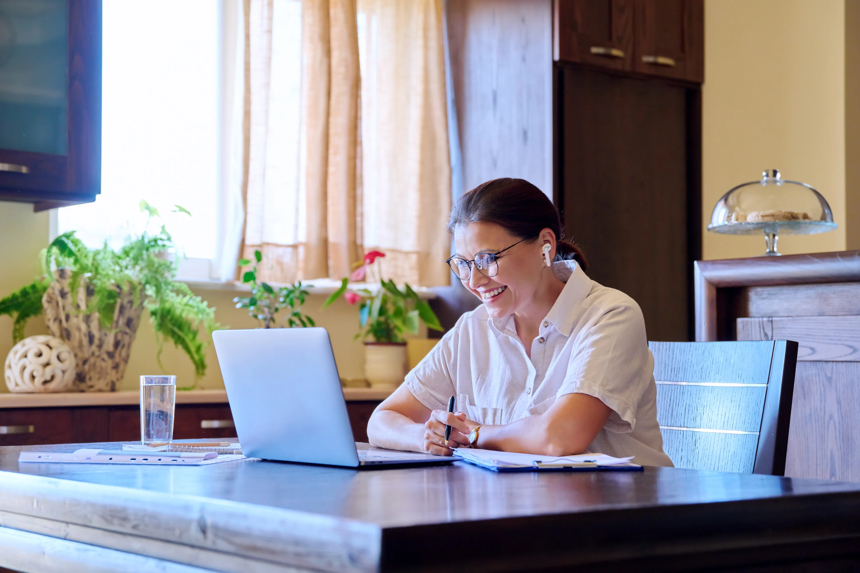 Female Teacher, Mentor, Psychologist at Online  Meeting